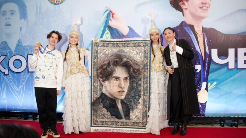 Олимпийский чемпион Михаил Шайдоров вернулся в Алматы: встреча с поклонниками