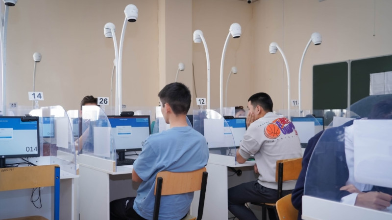 В Казахстане приступили к разработке нового национального теста, который будет стоить 3 миллиона долларов и должен стать заменой ЕНТ. Новый экзамен предполагается сделать признанным за рубежом и альтернативой действующей системе. Ожидается, что это решени