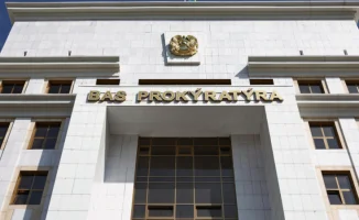 Казахстанец, не сумевший попасть на прием к генеральному прокурору, решил обратиться в Конституционный суд.