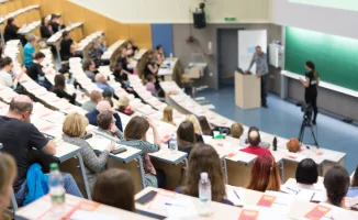 Министр науки и высшего образования Казахстана Саясат Нурбек дал комментарий по поводу мнения о том, что диплом в стране не даёт заметных преимуществ. В своём ответе он отметил актуальность диплома для молодёжи, подчеркнув, что образование остаётся важным